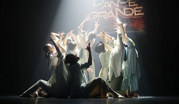 DANCE GRANDE