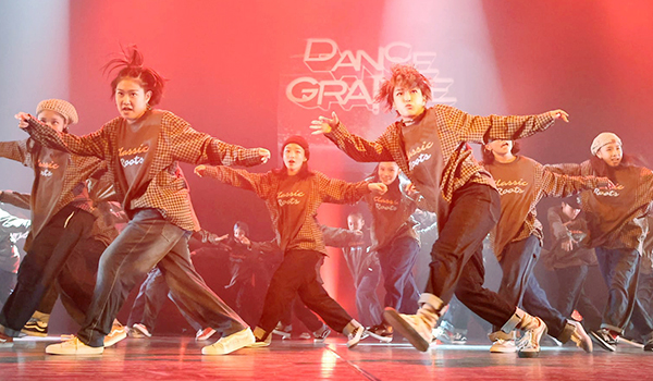 DANCE GRANDE