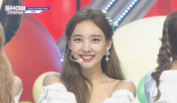 SHOW CHAMPION