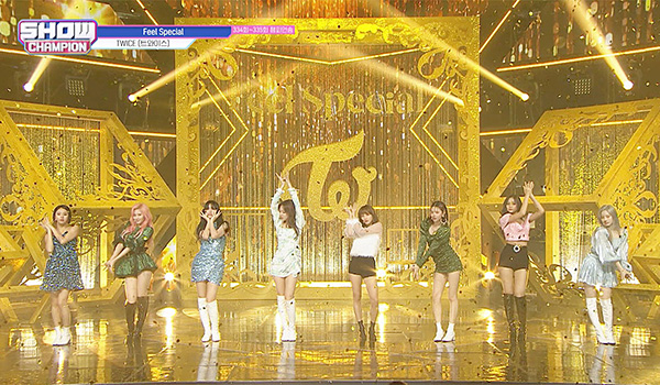 SHOW CHAMPION