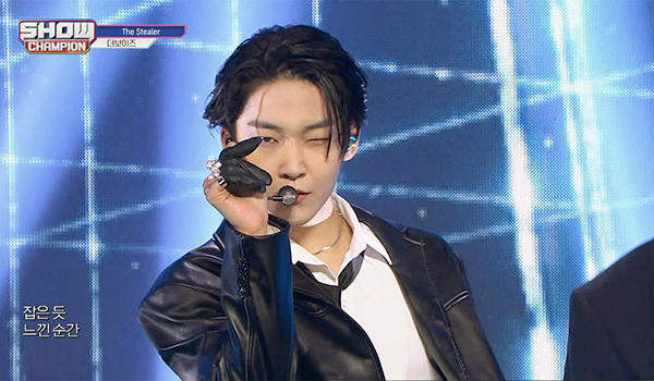 SHOW CHAMPION