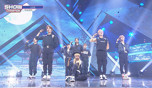 SHOW CHAMPION