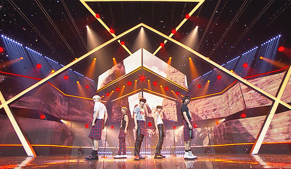 SHOW CHAMPION