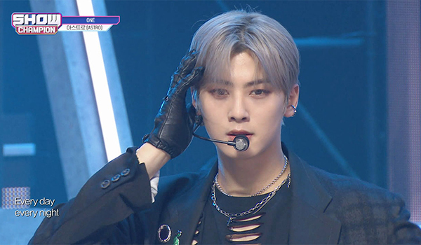 SHOW CHAMPION