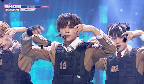 SHOW CHAMPION
