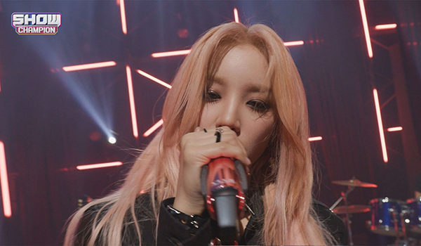 SHOW CHAMPION