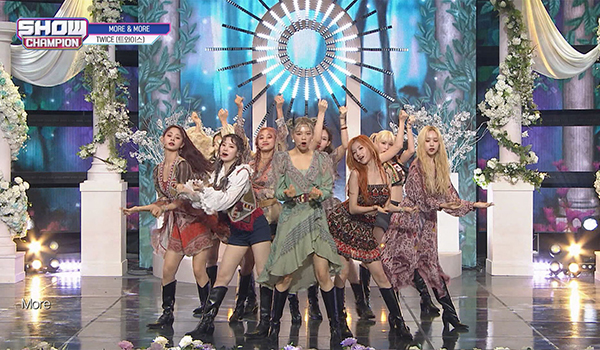 SHOW CHAMPION