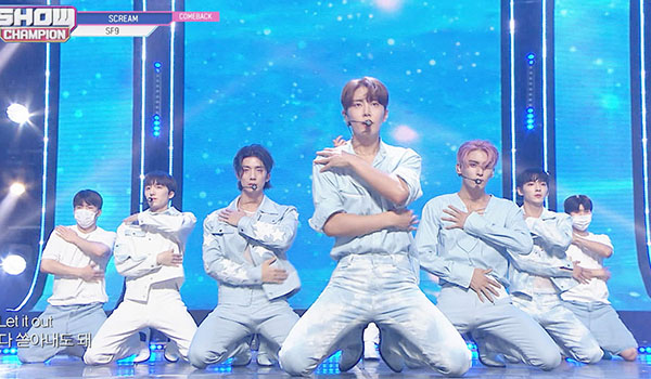 SHOW CHAMPION
